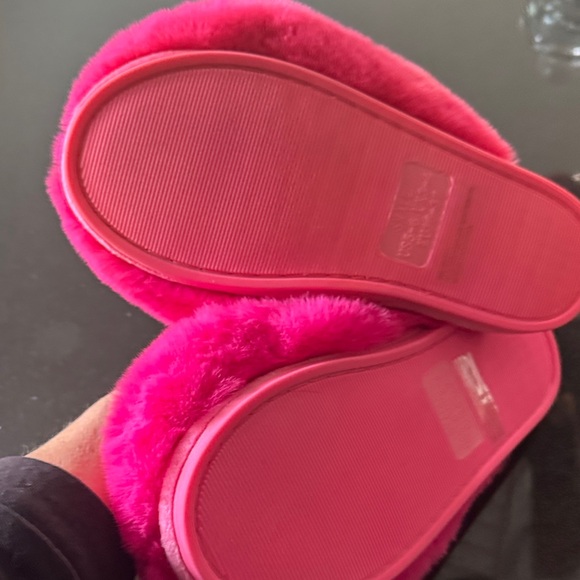 Plush Pink Woman’s Slippers - Picture 4 of 6